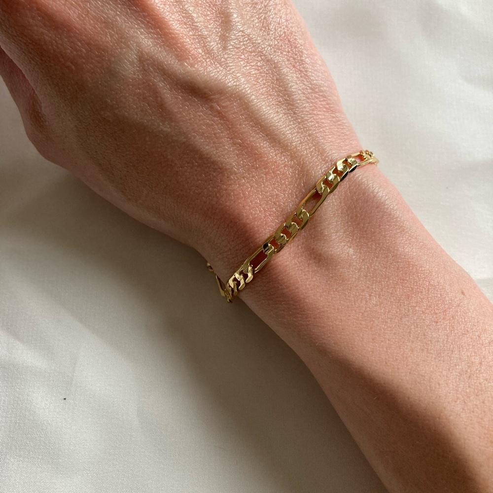 NEW Vanessa Mooney gold figaro layering stacking chain bracelet gold - Picture 2 of 7